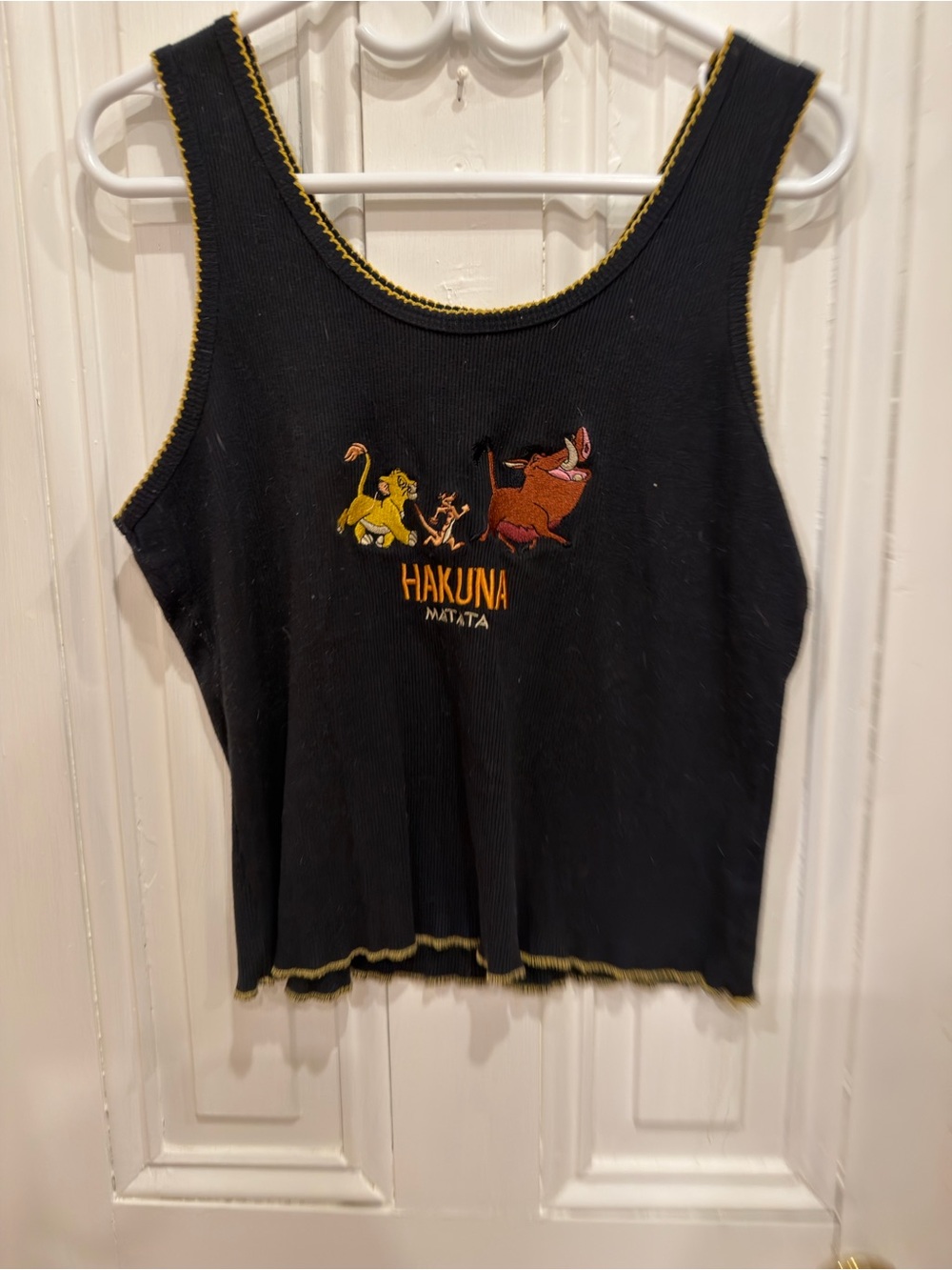 Hakuna Matata Black Graphic Tank Top cropped